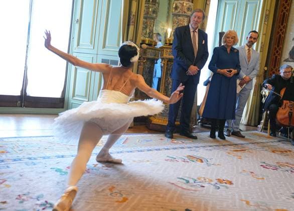 English National Ballet reception Queen Camilla, Patron of the English National Ballet, watching Sangeun Lee performing during a reception with staff, dancers, and supporters to celebrate the company s 75th anniversary and recognise the heritage, innovative creation of new works, and their learning and engagement programme, at Buckingham Palace in central London. Picture date: Wednesday November 12, 2025., Credit:Yui Mok Avalon UK, London Copyright: xYuixMokx xAvalonx 1052047414