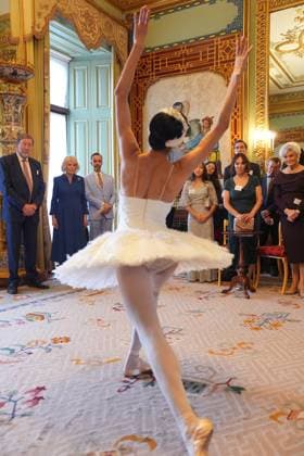 English National Ballet reception Queen Camilla, Patron of the English National Ballet, watching Sangeun Lee performing during a reception with staff, dancers, and supporters to celebrate the company s 75th anniversary and recognise the heritage, innovative creation of new works, and their learning and engagement programme, at Buckingham Palace in central London. Picture date: Wednesday November 12, 2025., Credit:Yui Mok Avalon UK, London Copyright: xYuixMokx xAvalonx 1052047425