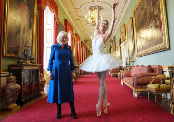 English National Ballet reception Queen Camilla, Patron of the English National Ballet, and ballerina Sangeun Lee, during a reception with staff, dancers, and supporters to celebrate the company s 75th anniversary and recognise the heritage, innovative creation of new works, and their learning and engagement programme, at Buckingham Palace in central London. Picture date: Wednesday November 12, 2025., Credit:Yui Mok Avalon UK, London Copyright: xYuixMokx xAvalonx 1052047446