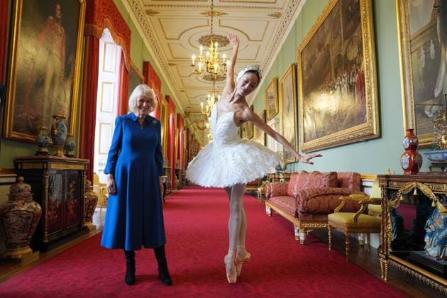 English National Ballet reception Queen Camilla, Patron of the English National Ballet, and ballerina Sangeun Lee, during a reception with staff, dancers, and supporters to celebrate the company s 75th anniversary and recognise the heritage, innovative creation of new works, and their learning and engagement programme, at Buckingham Palace in central London. Picture date: Wednesday November 12, 2025., Credit:Yui Mok Avalon UK, London  Copyright: xYuixMokx xAvalonx 1052047456