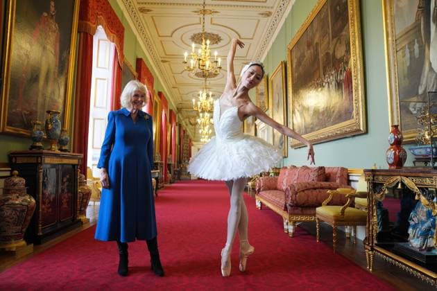 English National Ballet reception Queen Camilla, Patron of the English National Ballet, and ballerina Sangeun Lee, during a reception with staff, dancers, and supporters to celebrate the company s 75th anniversary and recognise the heritage, innovative creation of new works, and their learning and engagement programme, at Buckingham Palace in central London. Picture date: Wednesday November 12, 2025., Credit:Yui Mok Avalon UK, London Copyright: xYuixMokx xAvalonx 1052047465