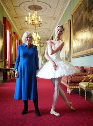 English National Ballet reception Queen Camilla, Patron of the English National Ballet, and ballerina Sangeun Lee, during a reception with staff, dancers, and supporters to celebrate the company s 75th anniversary and recognise the heritage, innovative creation of new works, and their learning and engagement programme, at Buckingham Palace in central London. Picture date: Wednesday November 12, 2025., Credit:Yui Mok Avalon UK, London Copyright: xYuixMokx xAvalonx 1052047751