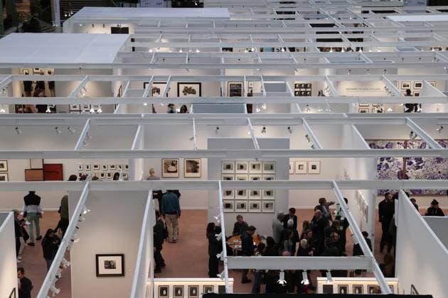 Visitors to the 2025 Paris Photo Fair on the opening day at the Grand Palais, on Wednesday, November 12, 2025. The world s most important international photography fair brings together iconic and emerging names, showcasing 179 galleries from 33 countries and a rich programme that encompasses photography in all its forms, from silver gelatin to blockchain.  PAR20251112108 MAYAxVIDON-WHITE