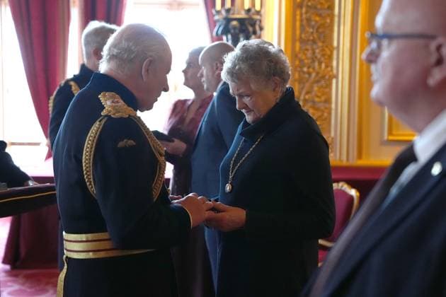 Elizabeth Emblem service Mrs. Violet Craig (Widow) receives the Elizabeth Emblem from King Charles III at Windsor Castle, Berkshire, for Sergeant Albert Craig, Royal Ulster Constabulary. Picture date: Wednesday November 12, 2025., Credit:Jonathan Brady Avalon UK, London  Copyright: xJonathanxBradyx xAvalonx 1052082785