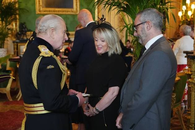 Elizabeth Emblem service Mrs. Dawn Ferguson (Daughter) receives the Elizabeth Emblem from King Charles III at Windsor Castle, Berkshire, for Mr. Brian Armour, Northern Ireland Prison Service Picture date: Wednesday November 12, 2025., Credit:Jonathan Brady Avalon UK, London  Copyright: xJonathanxBradyx xAvalonx 1052083013