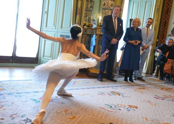 . 12 11 2025. London, United Kingdom. Queen Camilla watching ballerina Sangeun Lee perform at a reception for the English National Ballet to celebrate the company s 75th anniversary at Buckingham Palace in London.  xPoolx xi-Imagesx IIM-26373-0012