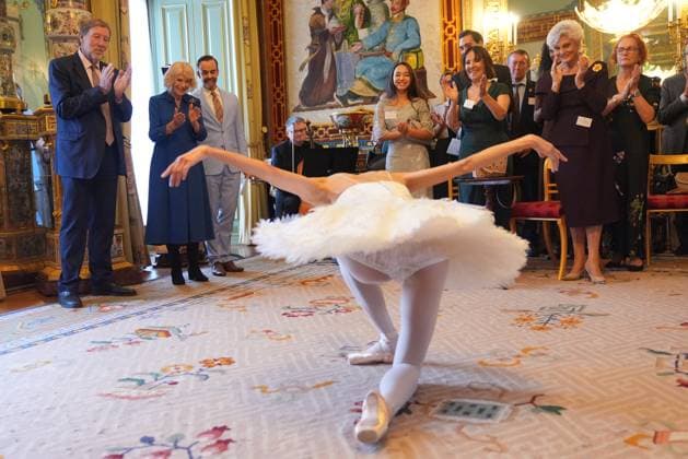 . 12 11 2025. London, United Kingdom. Queen Camilla watching ballerina Sangeun Lee perform at a reception for the English National Ballet to celebrate the company s 75th anniversary at Buckingham Palace in London.  xPoolx xi-Imagesx IIM-26373-0015