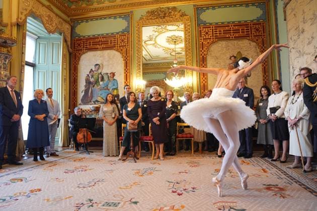 . 12 11 2025. London, United Kingdom. Queen Camilla watching ballerina Sangeun Lee perform at a reception for the English National Ballet to celebrate the company s 75th anniversary at Buckingham Palace in London.  xPoolx xi-Imagesx IIM-26373-0016