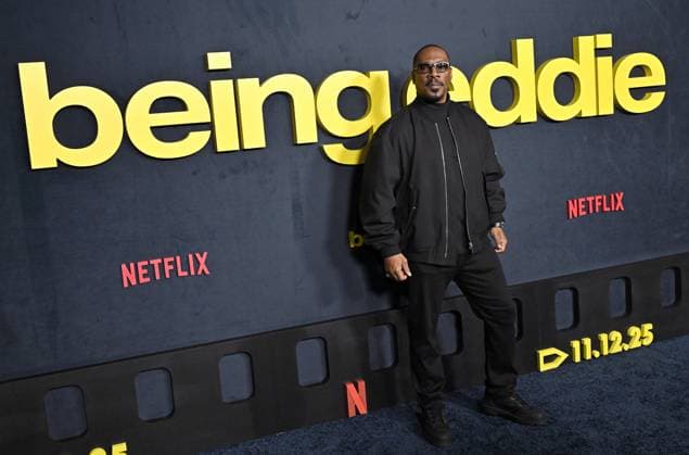 Entertainment Bilder des Tages Netflix™s ˜Being Eddie™ Los Angeles Premiere Eddie Murphy arriving to Netflix™s Being Eddie Los Angeles premiere held at the Netflix Tudum Theater on November 12, 2025 in Hollywood, Ca. Hollywood Netflix Tudum Theater California USA Copyright: xStarbuck AFF-USA.COMx