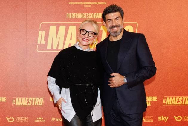 News - Il Maestro - Photocall A guest and Pierfrancesco Favino attend the Il Maestro photocall at Cinema Anteo on November 12, 2025 in Milan, Italy. Photo: Cinzia Camela. Milan Cinema Anteo Italy Copyright: xCinziaxCamelax xLiveMediax LPN_2141500