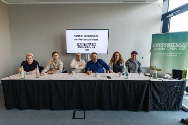 Press conference on the Kunst Rasen Open Air season 2026 in Bonn Florian HERTEL and Basti SMOLKA Druckluft , Ernst Ludwig HARTZ ELH Promotion , as well as Martin J NÖTZEL, Katrin WURM and Lennart BÜNKER Kunst Rasen Bonn Press co Copyright: xBonn.digitalx xMarcxJohnx