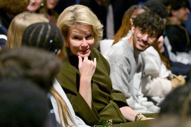 Queen Mathilde attends of the play «Foxfinder» at the Théâtre de Poche BRUSSELS, BELGIUM - NOVEMBER 13 : Queen Mathilde attends a special performance of the play «Foxfinder» at the Théâtre de Poche with deaf and hard-of-hearing students from the Royal Institute for the Deaf and Blind (IRSA) and students from other Brussels schools (the Institut Saint-Louis, the Collège Roi Baudouin and the Institut Redouté-Peiffer) on November 13, 2025 in Brussels, Belgium, 13 11 2025 Brussels Belgium  Copyright: xDidierxLebrunx
