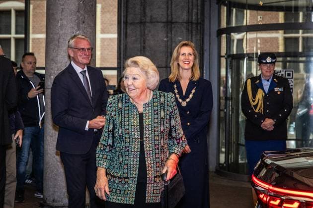 AMSTERDAM Princess Beatrix departs the Rijksmuseum for the opening of a photo exhibition commemorating the centennial of the development organization Simavi. For the exhibition, photographer Sacha de Boer created a series of portraits of women from Kenya and Indonesia. ANP DINGENA MOL netherlands out - belgium out  Copyright: xx x542015887x originalFilename: 542015887.jpg