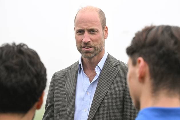 Entertainment Bilder des Tages Prince William visits Mousehole AFC The Prince of Wales visits Mousehole AFC, and opens a new access road to the club s ground and facilities in Mousehole, Cornwall, UK on the 13th November, 2025. Picture by Hugh Hastings WPA-Pool Mousehole Mousehole AFC Cornwall United Kingdom 