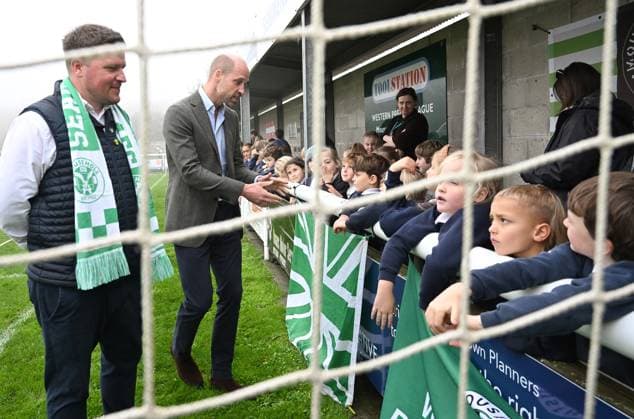 Prince William visits Mousehole AFC The Prince of Wales visits Mousehole AFC, and opens a new access road to the club s ground and facilities in Mousehole, Cornwall, UK on the 13th November, 2025. Picture by Hugh Hastings WPA-Pool Mousehole Mousehole AFC Cornwall United Kingdom 