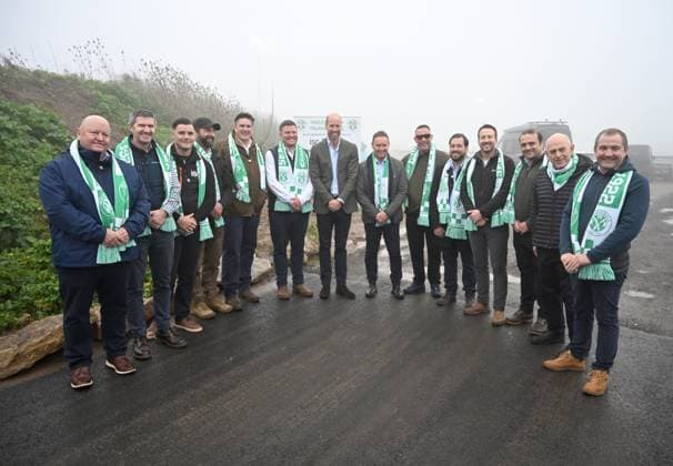 The Prince Of Wales Opens New Road At Mousehole Football Club Prince William, Prince of Wales, Duke of Cornwall (C) poses with members of the consortium who built the new road, during his visit to Mousehole AFC, where he opened a new access road to the club s ground and facilities on November 13, 2025 in Mousehole, England., Credit:Avalon.red Avalon United Kingdom, England, Mousehole  Copyright: xAvalon.redx xAvalonx 1052257850