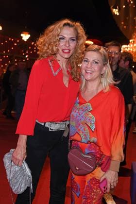 Sonya Kraus, Aleksandra Bechtel at the premiere of Sarah Engels at Moulin Rouge Das Musical in the Musical Dome in Cologne on 13 11 2025