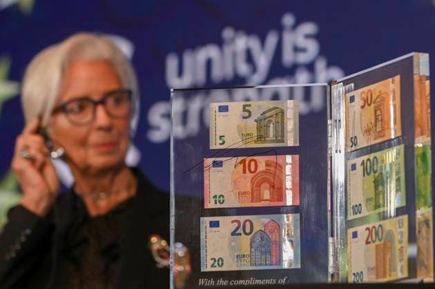 Euro-Banknoten auf der EZB-Pressekonferenz in Sofia zur Euro-Einführung in Bulgarien. Euro-Banknoten auf der EZB-Pressekonferenz in Sofia zur Euro-Einführung in Bulgarien. (License=RM) Copyright: xZoonar.com AntonxChalakovx 24239212