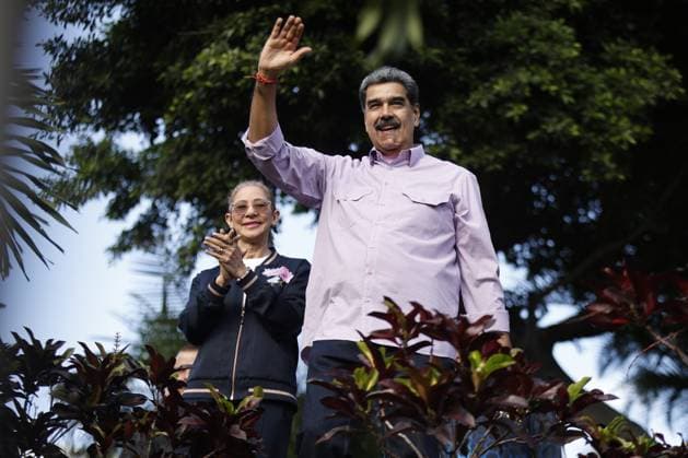 Maduro supporters rally in Caracas on Youth Day CARACAS, VENEZUELA - NOVEMBER 13: Venezuela s President Nicolas Maduro waves to supporters during a demonstration on Youth Day in Caracas, Venezuela on November 13, 2025. Pedro Mattey Anadolu Caracas Venezuela. Editorial use only. Please get in touch for any other usage.  Copyright: x2025xAnadoluxPedroxMatteyx