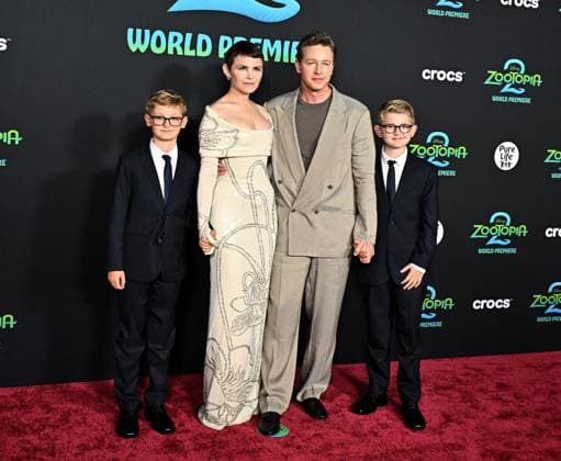 ˜Zootopia 2™ World Premiere Oliver Finlay Dallas, Ginnifer Goodwin, Josh Dallas and Hugo Wilson Dallas arriving to Zootopia 2 world premiere held at the El Capitan Theatre on November 13, 2025 in Hollywood, Ca. Hollywood El Capitan Theatre California USA Copyright: xStarbuck AFF-USA.COMx