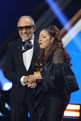 Cuban-American singer Gloria Estefan (R) receives the Best Traditional Tropical Album award alongside her husband Emilio Estefan in Las Vegas, United States, 13 November 2025. Latin Grammy Awards Ceremony 2025 in Las Vegas !ACHTUNG: NUR REDAKTIONELLE NUTZUNG!  Copyright: xOctavioxGuzmánx AME8924 20251114-55018531580_1