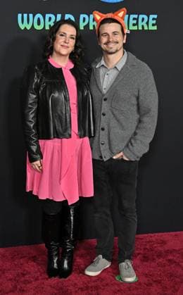 ˜Zootopia 2™ World Premiere Melanie Lynskey and Jason Ritter arriving to Zootopia 2 world premiere held at the El Capitan Theatre on November 13, 2025 in Hollywood, Ca. Hollywood El Capitan Theatre California USA Copyright: xStarbuck AFF-USA.COMx