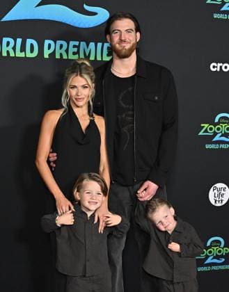 ˜Zootopia 2™ World Premiere Witney Carson, Kevin Leo McAllister, Carson McAllister and Jet Carson McAllister arriving to Zootopia 2 world premiere held at the El Capitan Theatre on November 13, 2025 in Hollywood, Ca. Hollywood El Capitan Theatre California USA Copyright: xStarbuck AFF-USA.COMx