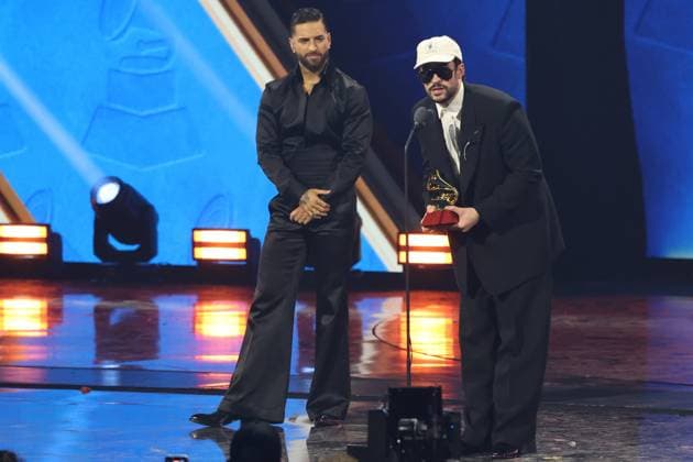 Puerto Rican singer Bad Bunny speaks after receiving the Latin Grammy for Album of the Year in Las Vegas, United States, 13 November 2025. Latin Grammy Awards Ceremony 2025 in Las Vegas !ACHTUNG: NUR REDAKTIONELLE NUTZUNG!  Copyright: xOctavioxGuzmánx AME9000 20251114-55018531925_1