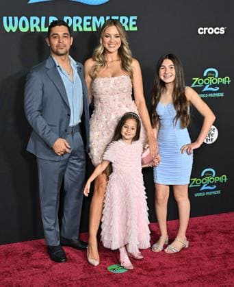 ˜Zootopia 2™ World Premiere Wilmer Valderrama, Amanda Pacheco and Nakano Oceana Valderrama arriving to Zootopia 2 world premiere held at the El Capitan Theatre on November 13, 2025 in Hollywood, Ca. Hollywood El Capitan Theatre California USA Copyright: xStarbuck AFF-USA.COMx