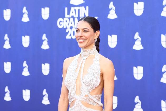 Debi Nova arrives for the 26th annual Latin Grammy Awards at the MGM Garden Arena in Las Vegas, Nevada on Thursday, November 13, 2025.  LAV20251113030 JAMESxATOA