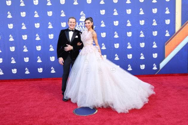 (L-R) Alan Tacher and Alejandra Espinoza arrive for the 26th annual Latin Grammy Awards at the MGM Garden Arena in Las Vegas, Nevada on Thursday, November 13, 2025.  LAV20251113017 JAMESxATOA