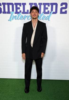 13 November 2025 - Los Angeles, California - Noah Beck. Los Angeles premiere of Tubis YA Original Film SIDELINED 2: INTERCEPTED held at Pacific Design Center. Los Angeles USA - ZUMAa123 20251113_zaa_a123_006 Copyright: xADx