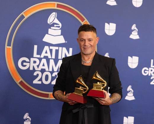 Spanish singer and songwriter Alejandro Sanz poses with his Best contemporary Pop Album award and Record of the Year award during 26th Latin Grammy awarding ceremony at MGM Grand Garden Arena in Las Vegas, Nevada, USA, 13 November 2025. Latin Grammy awarding ceremony in Las Vegas !ACHTUNG: NUR REDAKTIONELLE NUTZUNG!  Copyright: xArmandoxArorizox USA6336 20251114-55018532641_1