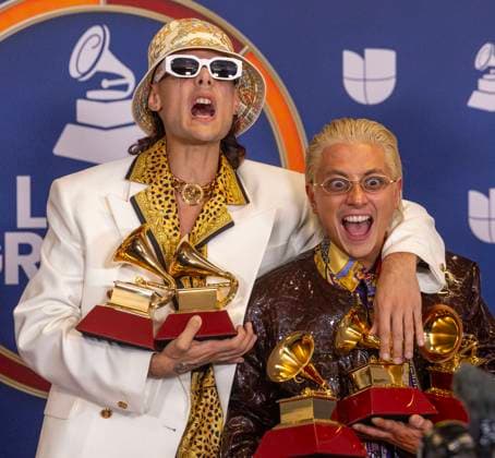 Ca7riel (L) and Paco Amoroso (R) pose with their Best Pop Song award, Best Alternative Song award, Best Alternative Album award and Best Short Form Music Video award during 26th Latin Grammy awarding ceremony at MGM Grand Garden Arena in Las Vegas, Nevada, USA, 13 November 2025. Latin Grammy awarding ceremony in Las Vegas !ACHTUNG: NUR REDAKTIONELLE NUTZUNG!  Copyright: xArmandoxArorizox USA6334 20251114-55018532702_1