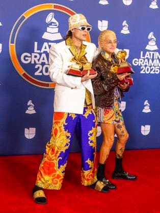 Ca7riel (L) and Paco Amoroso (R) pose with their Best Pop Song award, Best Alternative Song award, Best Alternative Album award and Best Short Form Music Video award during 26th Latin Grammy awarding ceremony at MGM Grand Garden Arena in Las Vegas, Nevada, USA, 13 November 2025. Latin Grammy awarding ceremony in Las Vegas !ACHTUNG: NUR REDAKTIONELLE NUTZUNG!  Copyright: xArmandoxArorizox USA6333 20251114-55018532705_1