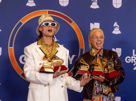 Ca7riel (L) and Paco Amoroso (R) pose with their Best Pop Song award, Best Alternative Song award, Best Alternative Album award and Best Short Form Music Video award during 26th Latin Grammy awarding ceremony at MGM Grand Garden Arena in Las Vegas, Nevada, USA, 13 November 2025. Latin Grammy awarding ceremony in Las Vegas !ACHTUNG: NUR REDAKTIONELLE NUTZUNG!  Copyright: xArmandoxArorizox USA6332 20251114-55018532707_1