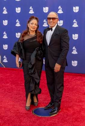 Cuban-American singer Gloria Estefan and her husband, music producer Emilio Estefan pose on the red carpet during 26th Latin Grammy awarding ceremony at MGM Grand Garden Arena in Las Vegas, Nevada, USA, 13 November 2025. Latin Grammy awarding ceremony in Las Vegas !ACHTUNG: NUR REDAKTIONELLE NUTZUNG!  Copyright: xArmandoxArorizox USA6373 20251114-55018533051_1