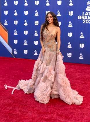 Singer Isadora Sofia Figueroa poses on the red carpet during 26th Latin Grammy awarding ceremony at MGM Grand Garden Arena in Las Vegas, Nevada, USA, 13 November 2025. Latin Grammy awarding ceremony in Las Vegas !ACHTUNG: NUR REDAKTIONELLE NUTZUNG!  Copyright: xArmandoxArorizox USA6368 20251114-55018533102_1