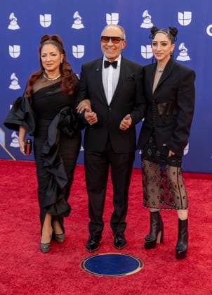 Cuban-American singer Gloria Estefan (L), her husband, music producer Emilio Estefan, and their daughter, singer Emily Estefan pose on the red carpet during 26th Latin Grammy awarding ceremony at MGM Grand Garden Arena in Las Vegas, Nevada, USA, 13 November 2025. Latin Grammy awarding ceremony in Las Vegas !ACHTUNG: NUR REDAKTIONELLE NUTZUNG!  Copyright: xArmandoxArorizox USA6375 20251114-55018533115_1