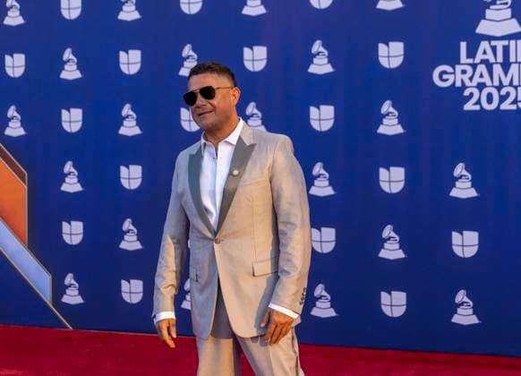 Spanish singer Alejandro Sanz poses on the red carpet during 26th Latin Grammy awarding ceremony at MGM Grand Garden Arena in Las Vegas, Nevada, USA, 13 November 2025. Latin Grammy awarding ceremony in Las Vegas !ACHTUNG: NUR REDAKTIONELLE NUTZUNG!  Copyright: xArmandoxArorizox USA6361 20251114-55018533135_1