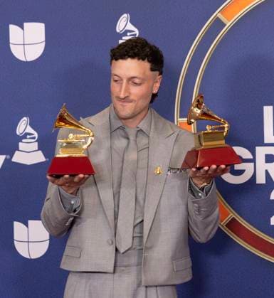 Colombian singer Vibarco poses with his Best Pop Song award and Best Alternative Song award during 26th Latin Grammy awarding ceremony at MGM Grand Garden Arena in Las Vegas, Nevada, USA, 13 November 2025. Latin Grammy awarding ceremony in Las Vegas !ACHTUNG: NUR REDAKTIONELLE NUTZUNG!  Copyright: xArmandoxArorizox USA6325 20251114-55018533202_1