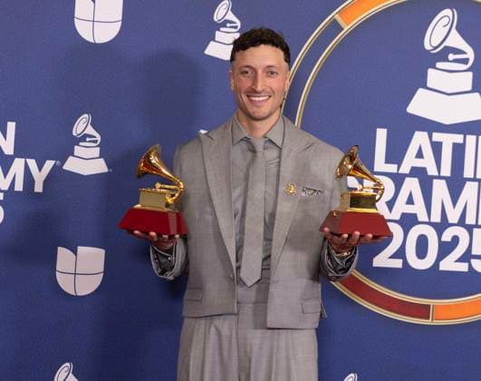Colombian singer Vibarco poses with his Best Pop Song award and Best Alternative Song award during 26th Latin Grammy awarding ceremony at MGM Grand Garden Arena in Las Vegas, Nevada, USA, 13 November 2025. Latin Grammy awarding ceremony in Las Vegas !ACHTUNG: NUR REDAKTIONELLE NUTZUNG!  Copyright: xArmandoxArorizox USA6327 20251114-55018533206_1