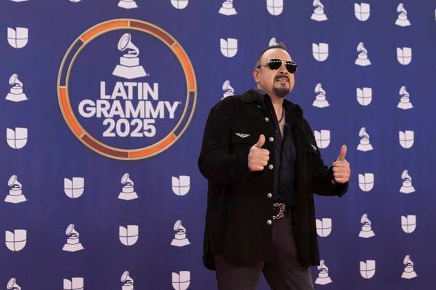 Mexican Singer Pepe Aguilar poses on the red carpet during 26th Latin Grammy awarding ceremony at MGM Grand Garden Arena in Las Vegas, Nevada, USA, 13 November 2025. Latin Grammy awarding ceremony in Las Vegas !ACHTUNG: NUR REDAKTIONELLE NUTZUNG!  Copyright: xArmandoxArorizox USA6386 20251114-55018533260_1