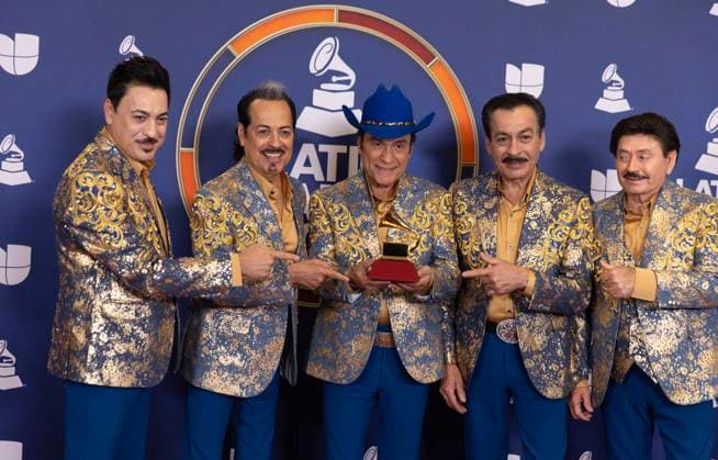 (From left) Tigres del Norte band s members Luis Hernandez, Hernan Hernandez, Jorge Hernandez, Eduardo Hernandez and Oscar Lara pose with their Best Norteno Album award and Best Regional Song award during 26th Latin Grammy awarding ceremony at MGM Grand Garden Arena in Las Vegas, Nevada, USA, 13 November 2025. Latin Grammy awarding ceremony in Las Vegas !ACHTUNG: NUR REDAKTIONELLE NUTZUNG!  Copyright: xArmandoxArorizox USA6330 20251114-55018533191008_1008