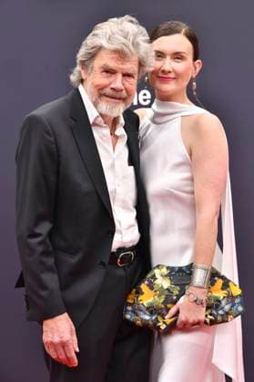 Reinhold Messner with wife Diane Schumacher at the 77 Bambi Awards 2025 at the Bavaria Film Studios in Munich, 13 11 2025 Foto:xB.xInsingerx xFuturexImagex bambi_5109