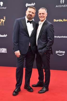 Adrian Runhof and Johnny Talbot at the 77 Bambi Awards 2025 at the Bavaria Filmstudios Munich, 13 11 2025 Foto:xB.xInsingerx xFuturexImagex bambi_5110