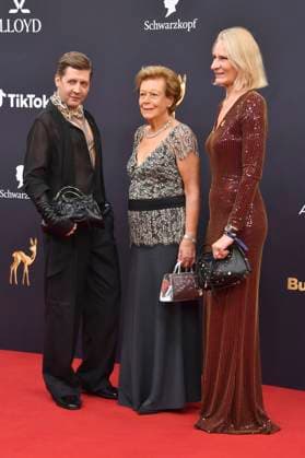 Christian Beck, Evi Brandl and Sibylle Schön at the 77 Bambi Awards 2025 at the Bavaria Film Studios in Munich, 13 11 2025 Foto:xB.xInsingerx xFuturexImagex bambi_5142