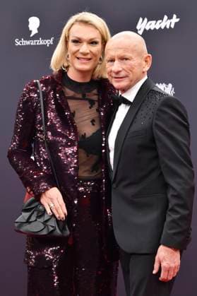 Maria Höfl Riesch with partner Johann Schrempf at the 77 Bambi Awards 2025 in the Bavaria Filmstudios Munich, 13 11 2025 Foto:xB.xInsingerx xFuturexImagex bambi_5184