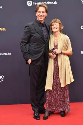 Thomas Heinze with companion at the 77 Bambi Awards 2025 in the Bavaria Filmstudios Munich, 13 11 2025 Foto:xB.xInsingerx xFuturexImagex bambi_5188