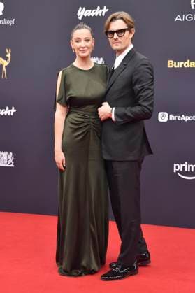 Alexandra Maria Lara and Sam Riley at the 77 Bambi Awards 2025 at the Bavaria Filmstudios Munich, 13 11 2025 Foto:xB.xInsingerx xFuturexImagex bambi_5198